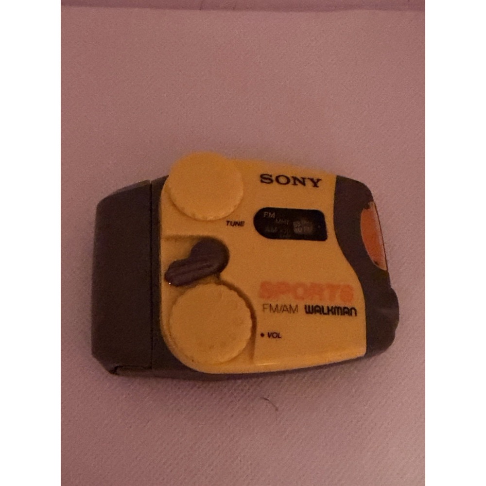 Vintage Sony Walkman SRF-88 FM/AM Sports Radio w/ Wrist/Arm Band  TESTED K1